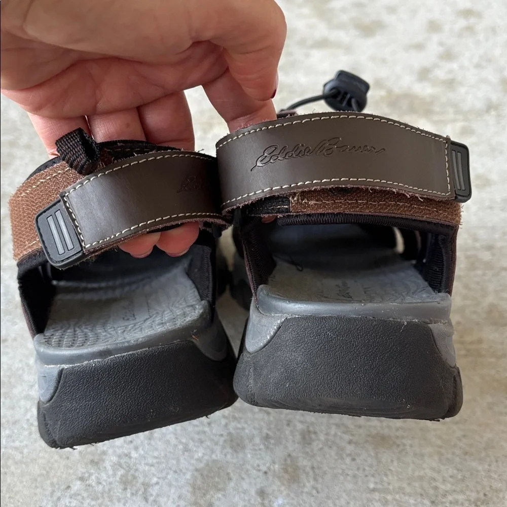 Eddie Bauer Leather Enclosed Toe Bungee Closure Meridian Sandals.